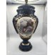 Foto 5: Jarra Decorativa em Porcelana Estilo Cl�ssico Rom�ntico com Cena Galante